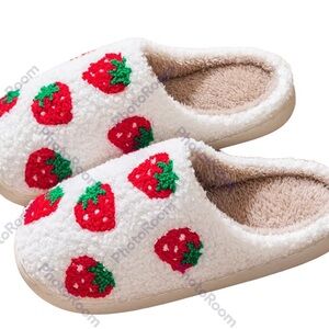 Strawberry motif slippers molded bottom NWT size 4.5-5 Fun summer gift cheeky